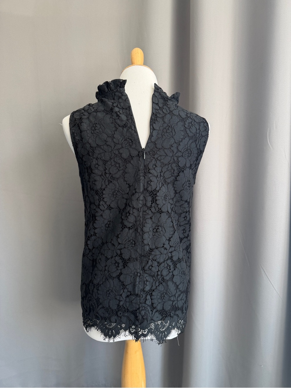 Ann Taylor Black Lace Sleeveless Blouse - Picture 4 of 14